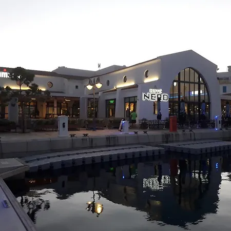 Artemis Boutique 1 *