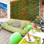 Artemis Boutique 1 *